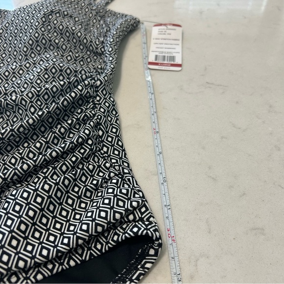 NWT DKNY Geometric Patterned Women’s One Piece Swimsuit - Picture 8 of 15